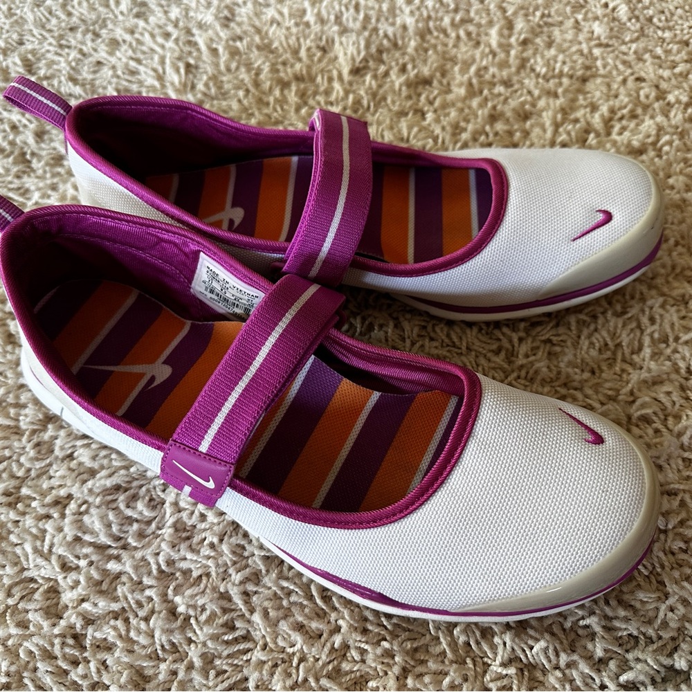 Nike Women Mary Jane Sneaker- Vintage, size 11
